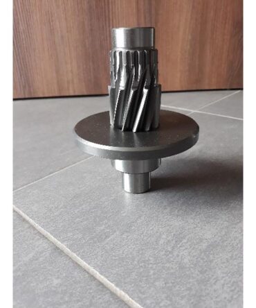 Wałek ze sprzęgłem zapadkowym Kemper 4500 (prawy duży rotor)